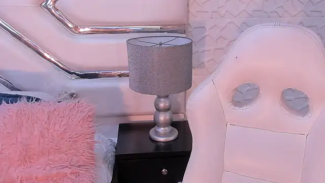 Snapshot of TatiLee chatting on November 11, 2025, 6:25 pm TatiLee online show from November 11, 2025, 6:25 pm