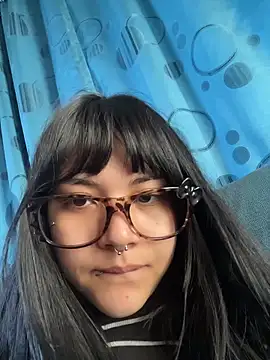 TatiLee online show from April 3, 2026, 11:49 am