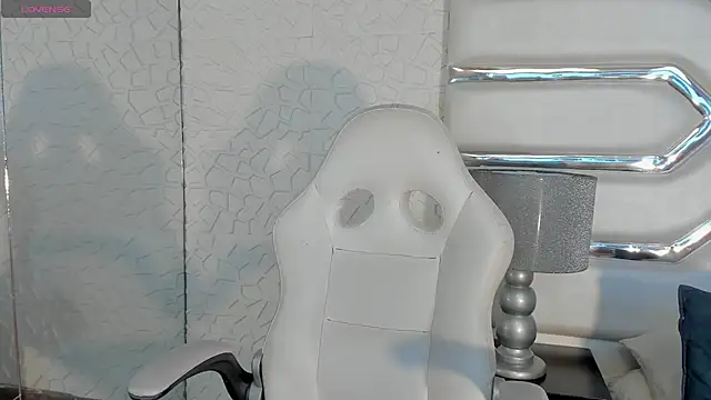 Snapshot of TatiLee chatting on November 22, 2025, 5:34 pm TatiLee online show from November 22, 2025, 5:34 pm