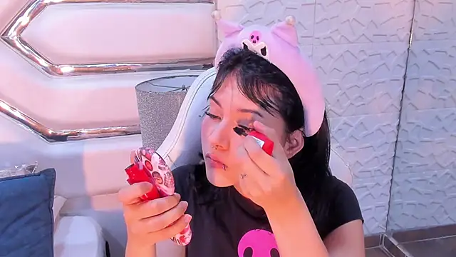 Snapshot of TatiLee chatting on November 7, 2025, 11:19 pm TatiLee online show from November 7, 2025, 11:19 pm