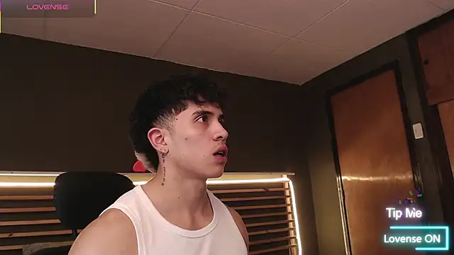 Snapshot of PaulEvens chatting on December 17, 2025, 1:27 pm PaulEvens online show from December 17, 2025, 1:27 pm