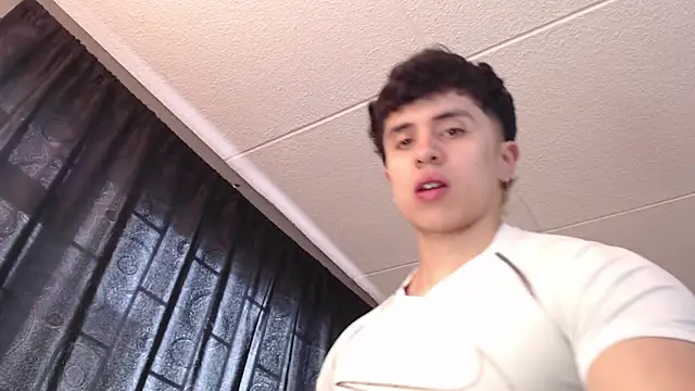 Snapshot of PaulEvens chatting on February 7, 2026, 1:08 pm PaulEvens online show from February 7, 2026, 1:08 pm