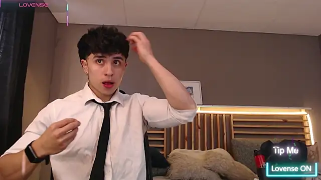 Snapshot of PaulEvens chatting on February 10, 2026, 12:59 pm PaulEvens online show from February 10, 2026, 12:59 pm