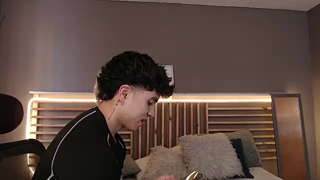 Snapshot of PaulEvens chatting on February 8, 2026, 2:26 pm PaulEvens online show from February 8, 2026, 2:26 pm