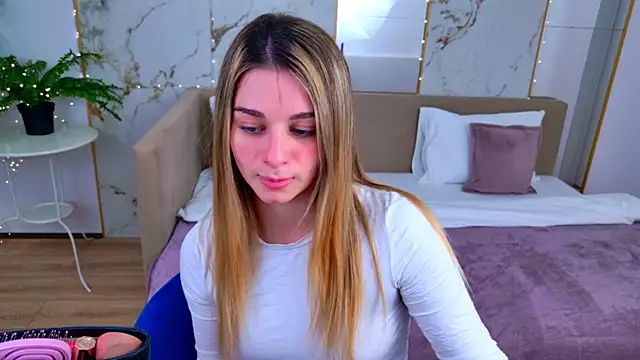 SweetyLicky online show from April 20, 2026, 4:08 pm