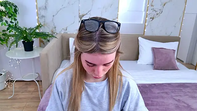 SweetyLicky online show from February 25, 2026, 3:56 pm