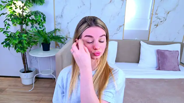 SweetyLicky online show from March 20, 2026, 4:19 pm