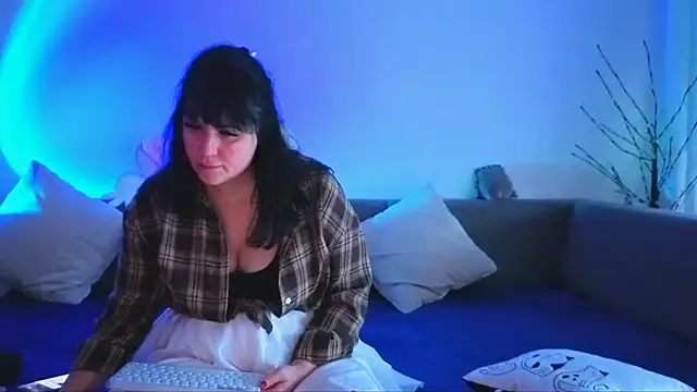 Bella Hillss online show from February 14, 2026, 12:27 pm