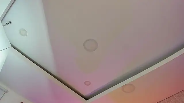 Viollet xoxo online show from February 16, 2026, 7:45 pm