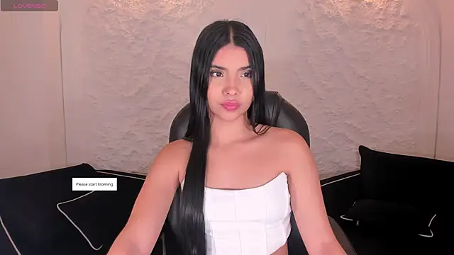 Snapshot of MiaLaurence chatting on April 28, 2026, 7:29 pm MiaLaurence online show from April 28, 2026, 7:29 pm