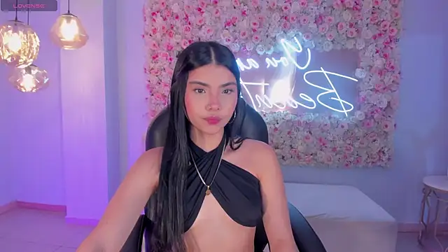 Snapshot of MiaLaurence chatting on November 30, 2025, 11:33 am MiaLaurence online show from November 30, 2025, 11:33 am