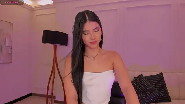 Snapshot of MiaLaurence chatting on November 23, 2025, 11:42 am MiaLaurence online show from November 23, 2025, 11:42 am