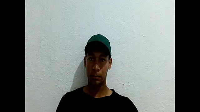 Snapshot of RyanLeon01 chatting on July 13, 2026, 9:36 pm RyanLeon01 online show from July 13, 2026, 9:36 pm