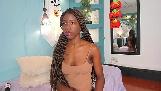 Snapshot of MichellePose chatting on October 8, 2025, 12:39 pm MichellePose online show from October 8, 2025, 12:39 pm