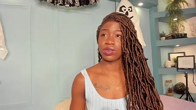 Snapshot of MichellePose chatting on October 4, 2025, 12:39 pm MichellePose online show from October 4, 2025, 12:39 pm