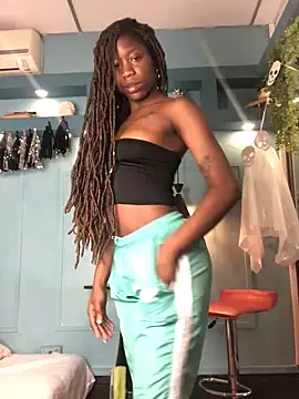 Snapshot of MichellePose chatting on October 28, 2025, 12:26 pm MichellePose online show from October 28, 2025, 12:26 pm