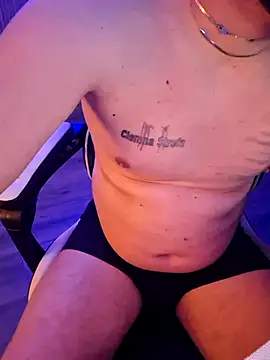 fuuck3dAss online show from February 3, 2026, 11:32 pm