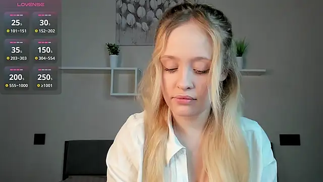 Julliakoill online show from November 7, 2025, 8:41 am