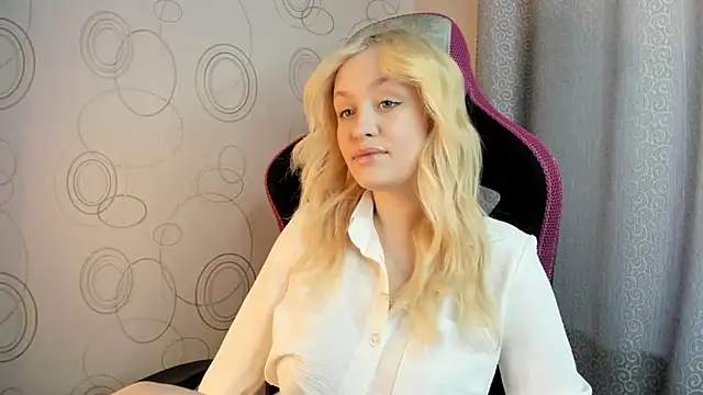 Julliakoill online show from February 10, 2026, 10:14 am