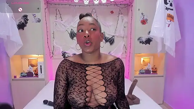 CassiieLondon online show from October 23, 2025, 4:11 am