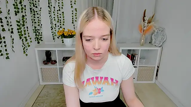 Snapshot of BellaMontgomery chatting on June 19, 2026, 10:36 pm BellaMontgomery online show from June 19, 2026, 10:36 pm