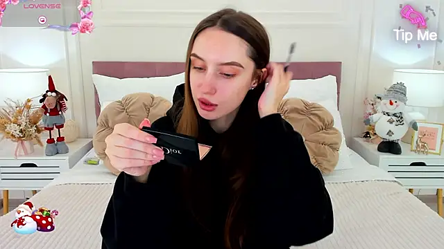 ToriSonn online show from December 14, 2025, 6:30 am