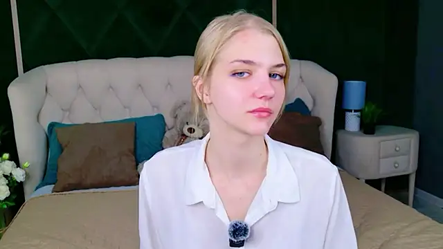 4example Chloe online show from June 26, 2026, 5:35 am