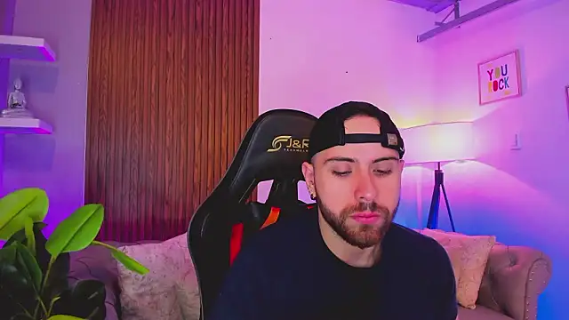 Maximo Wolff online show from February 4, 2026, 7:53 pm