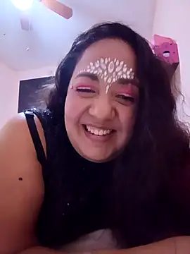 Snapshot of Caroomoom27 chatting on November 4, 2025, 2:15 am Caroomoom27 online show from November 4, 2025, 2:15 am