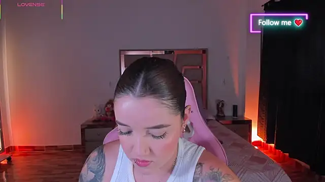 lunaarose online show from April 29, 2026, 3:11 am