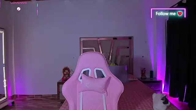 lunaarose online show from April 14, 2026, 3:11 am