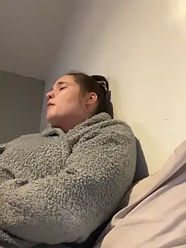 LollyLove  online show from April 17, 2026, 8:11 pm