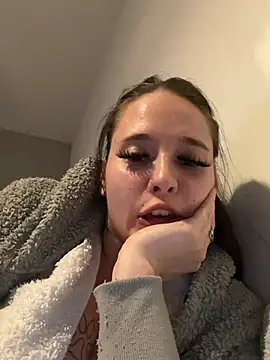 LollyLove  online show from April 4, 2026, 7:09 pm