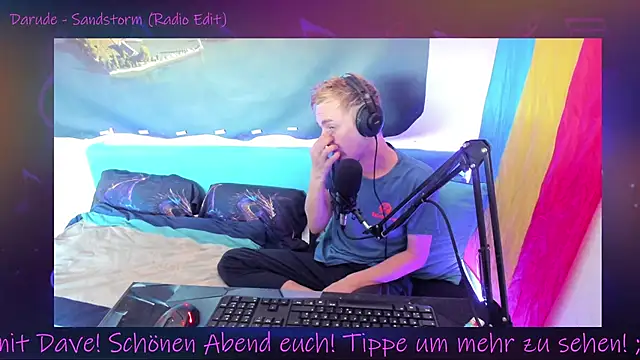 Snapshot of DaveLindau chatting on September 9, 2025, 4:38 pm DaveLindau online show from September 9, 2025, 4:38 pm