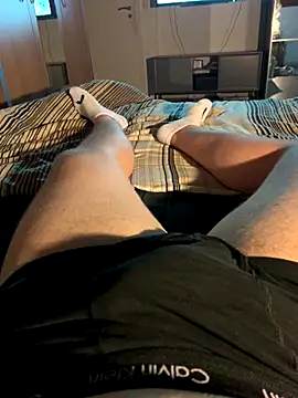 Snapshot of YoungDick004 chatting on October 29, 2025, 9:47 pm YoungDick004 online show from October 29, 2025, 9:47 pm