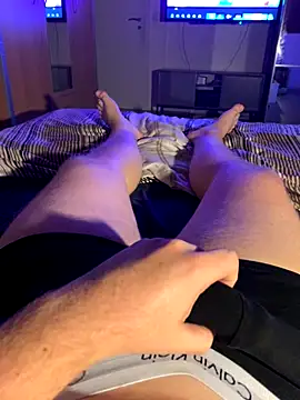 Snapshot of YoungDick004 chatting on October 28, 2025, 8:35 am YoungDick004 online show from October 28, 2025, 8:35 am