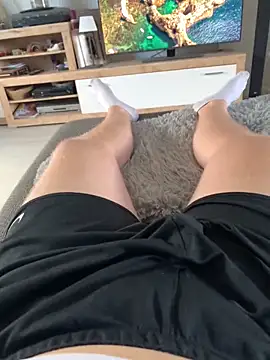 Snapshot of YoungDick004 chatting on October 27, 2025, 9:10 am YoungDick004 online show from October 27, 2025, 9:10 am