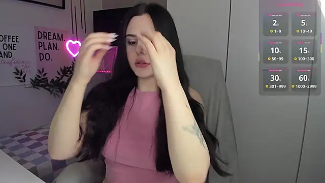 Snapshot of LiaWoow chatting on December 15, 2025, 2:45 pm LiaWoow online show from December 15, 2025, 2:45 pm