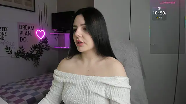 Snapshot of LiaWoow chatting on November 11, 2025, 2:34 pm LiaWoow online show from November 11, 2025, 2:34 pm