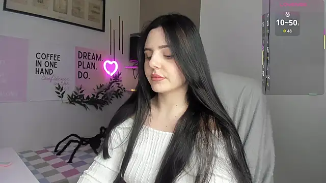 Snapshot of LiaWoow chatting on November 9, 2025, 2:43 pm LiaWoow online show from November 9, 2025, 2:43 pm