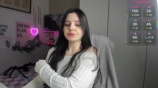 Snapshot of LiaWoow chatting on November 10, 2025, 8:19 am LiaWoow online show from November 10, 2025, 8:19 am