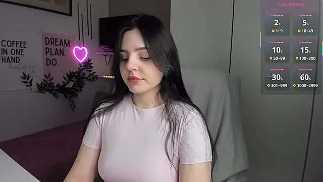 Snapshot of LiaWoow chatting on November 21, 2025, 2:27 pm LiaWoow online show from November 21, 2025, 2:27 pm