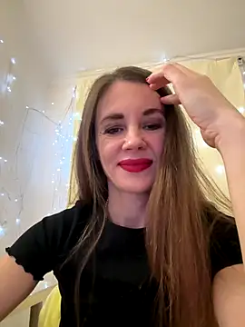 LucieMack online show from December 14, 2025, 2:44 pm