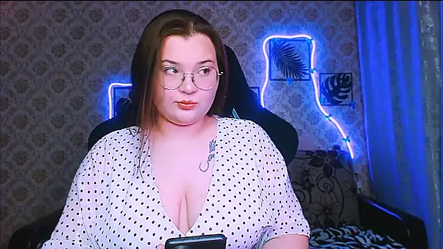 InLoveWithLife26 online show from February 8, 2026, 8:50 pm