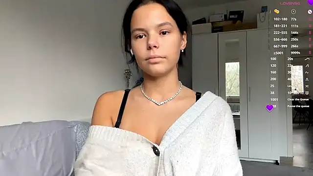 Snapshot of MaydaCornwall chatting on December 5, 2025, 8:02 am MaydaCornwall online show from December 5, 2025, 8:02 am