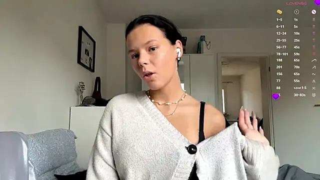 Snapshot of MaydaCornwall chatting on November 12, 2025, 8:07 am MaydaCornwall online show from November 12, 2025, 8:07 am