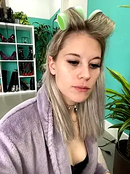 Snapshot of TheRealJessyLey chatting on October 3, 2025, 9:11 am TheRealJessyLey online show from October 3, 2025, 9:11 am