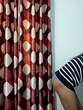 Snapshot of Ruhi_07 chatting on December 17, 2025, 3:44 am Ruhi 07 online show from December 17, 2025, 3:44 am