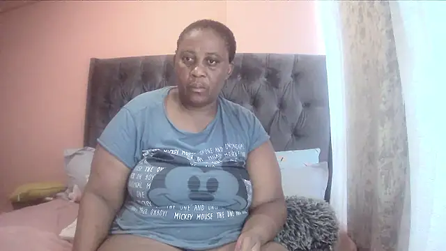 HUGEASSXXXXX online show from January 18, 2026, 4:38 am