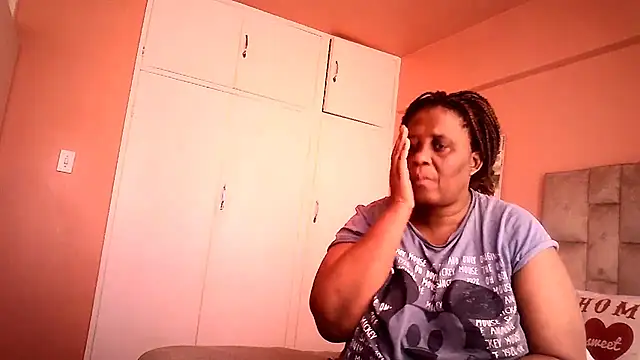 Snapshot of HUGEASSXXXXX chatting on July 4, 2026, 6:31 am HUGEASSXXXXX online show from July 4, 2026, 6:31 am